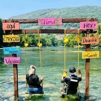 Actividad acuática en destino turístico