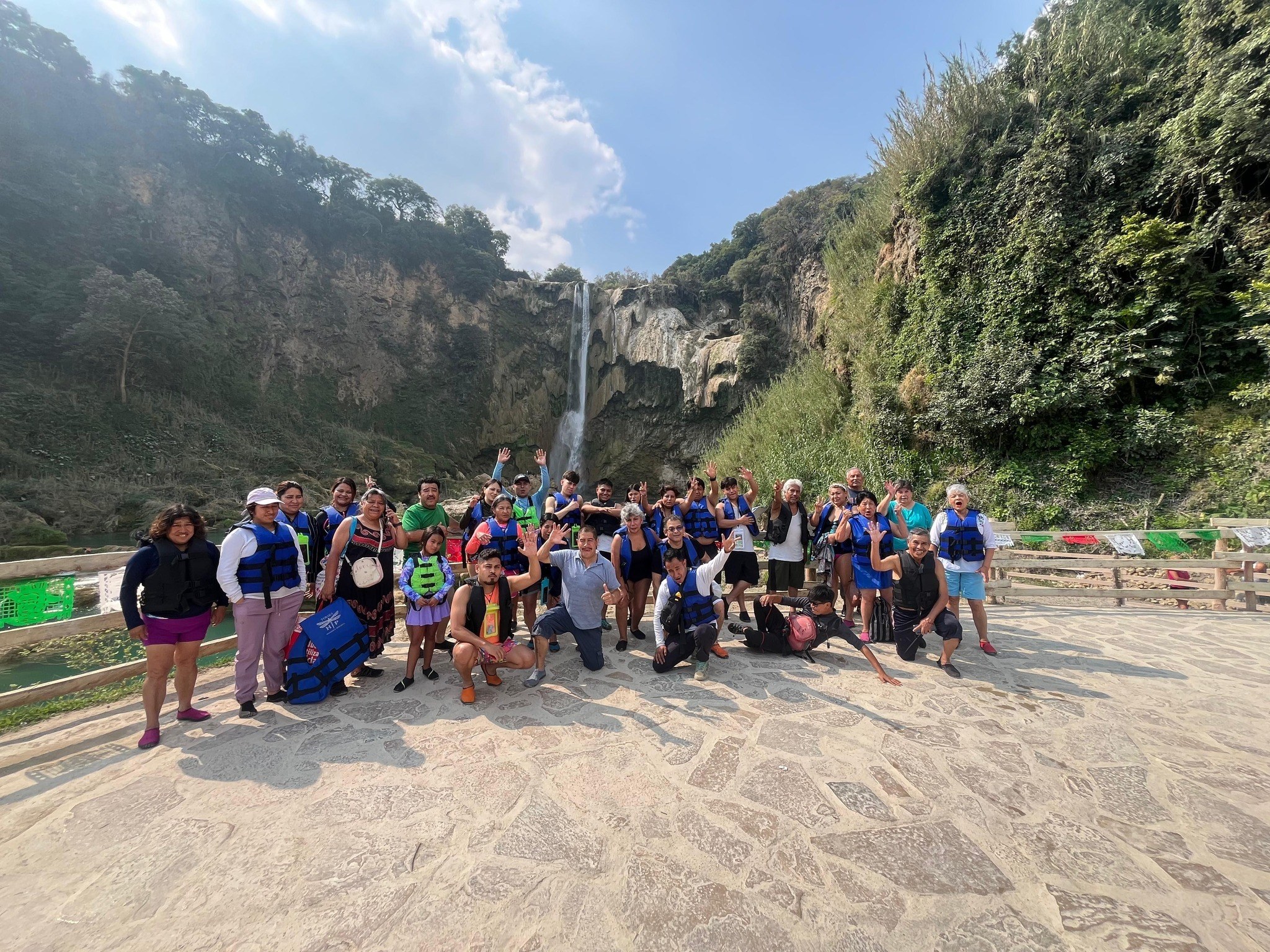 Grupo Chaneke Tours en cascada